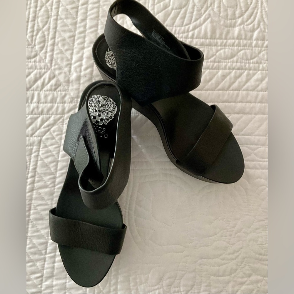 Vince Camuto Black Leather Wedge Sandals Sz: 8M. NWOT
